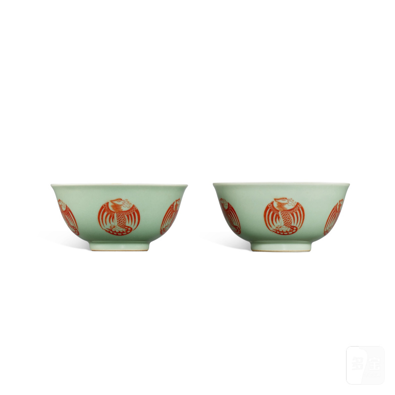 A pair of celadon-ground iron-red 'phoenix' bowls, Seal marks and period of Daoguang | 清道光 豆青地礬紅團鳳紋盌 《大清道光年製》款 - 图1